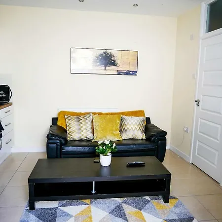 Newly Refurbished Modern 10 Minutes To * Bristol