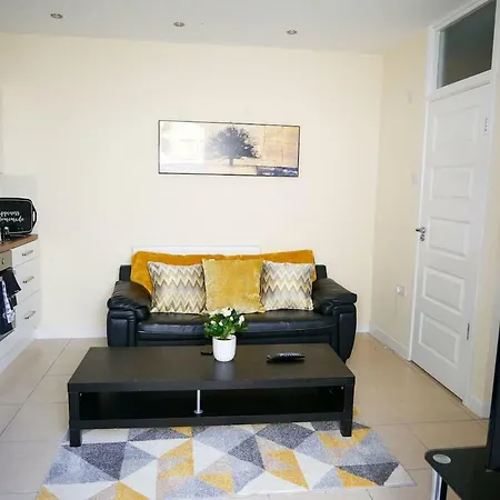 Newly Refurbished Modern 10 Minutes To Bristol