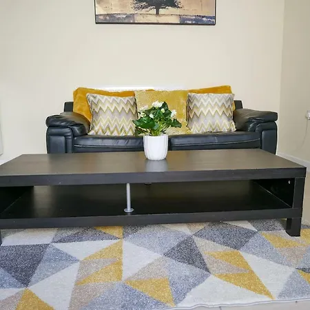 Newly Refurbished Modern 10 Minutes To Apartment *